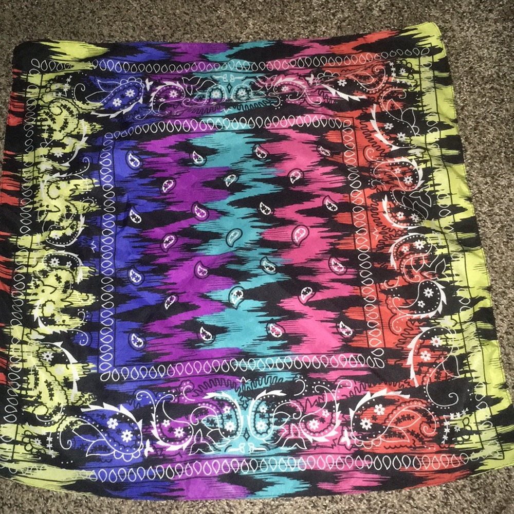 Light weight bandana paisley